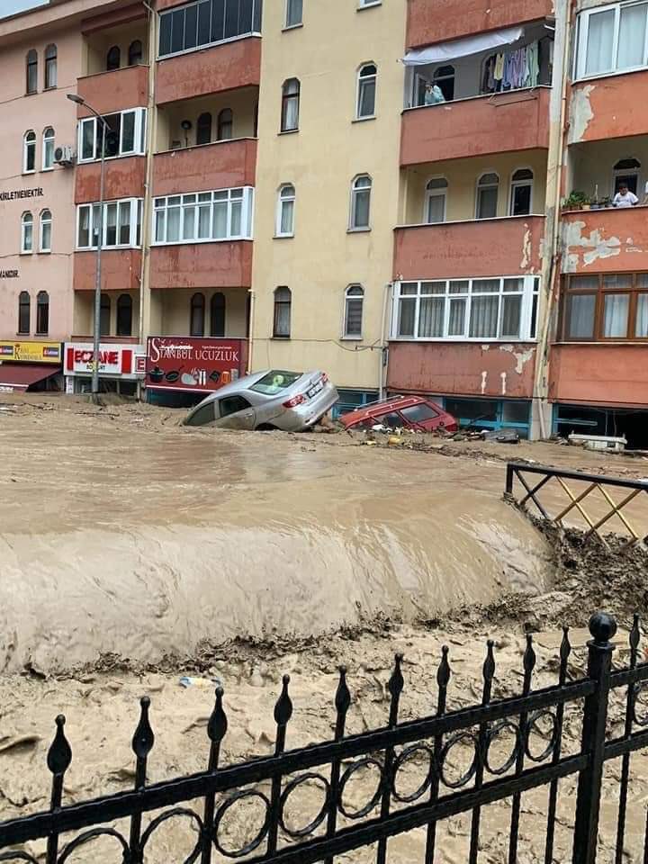 Kastamonu bozkurt son durum
Kastamonu bozkurt şeyhoglu dereyol mahallesinde ikamet eden kimseye ulaşım saglanamadı. Heyelan riski yüksek bir böyle acil destek istiyoruz. 
<a href="/AFADBaskanlik/">AFAD</a> <a href="/afadkastamonu/">AFAD KASTAMONU</a> <a href="/KastamonuBelBsk/">T.C. Kastamonu Belediyesi</a> #kastamonu