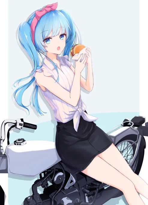バイクとハンバーガーとミクちゃん過去絵のお顔描き直しました。バイクはホンダsolo 