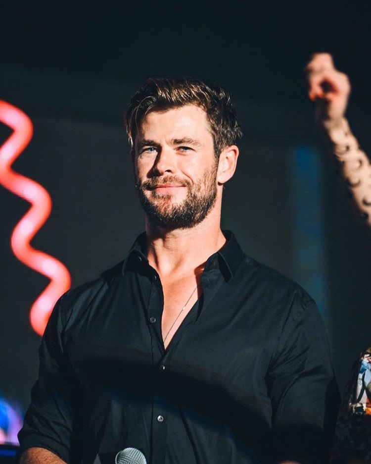 Happy birthday to the prince of asgard, lord of thunder and protector of lesbians himself, chris hemsworth <3 