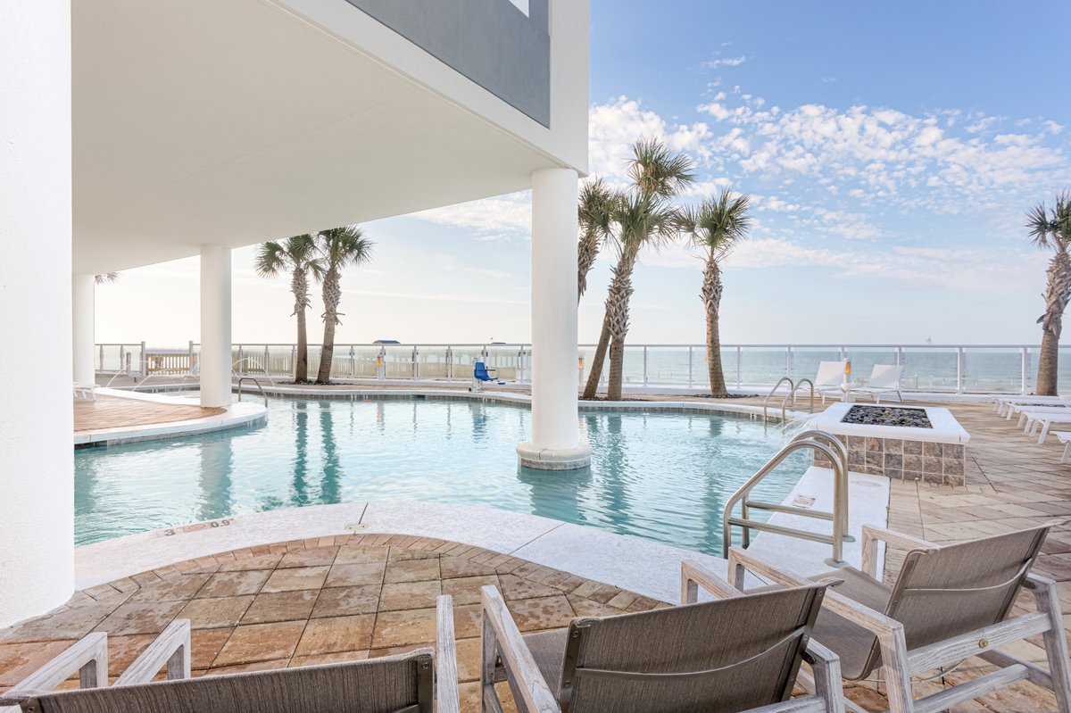 TidesHotelOB's tweet photo. The view from our pool deck really is THE perfect place to enjoy your morning coffee! What's your favorite spot? #CoffeeBreak #OrangeBeach https://t.co/j28WfwjPrE