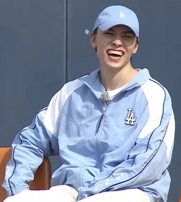 vernacesm's tweet photo. might risk it all Him #버논 https://t.co/gq6jVtOLEq