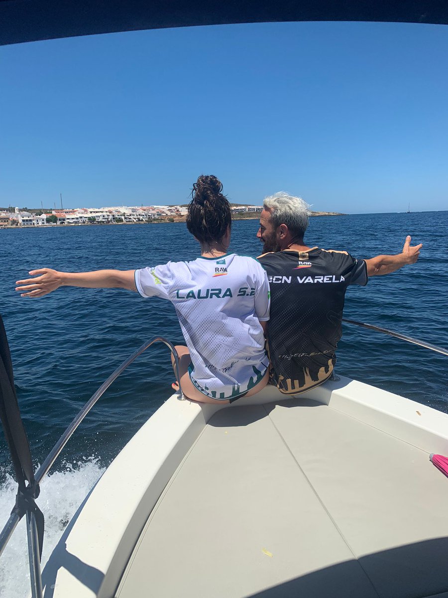 BCNProTeam's tweet photo. Nos llegan imágenes de @CelayetaPedro junto a su pareja luciendo las camisetas del Club en #Menorca
¿Y tu cuál prefieres?
♥️ Negra
🔄 Blanca
¡Hazte con la tuya!
📩 Proteambcn@gmail.com
ℹ️ #PackOferta vigente https://t.co/00vzeg8MMj