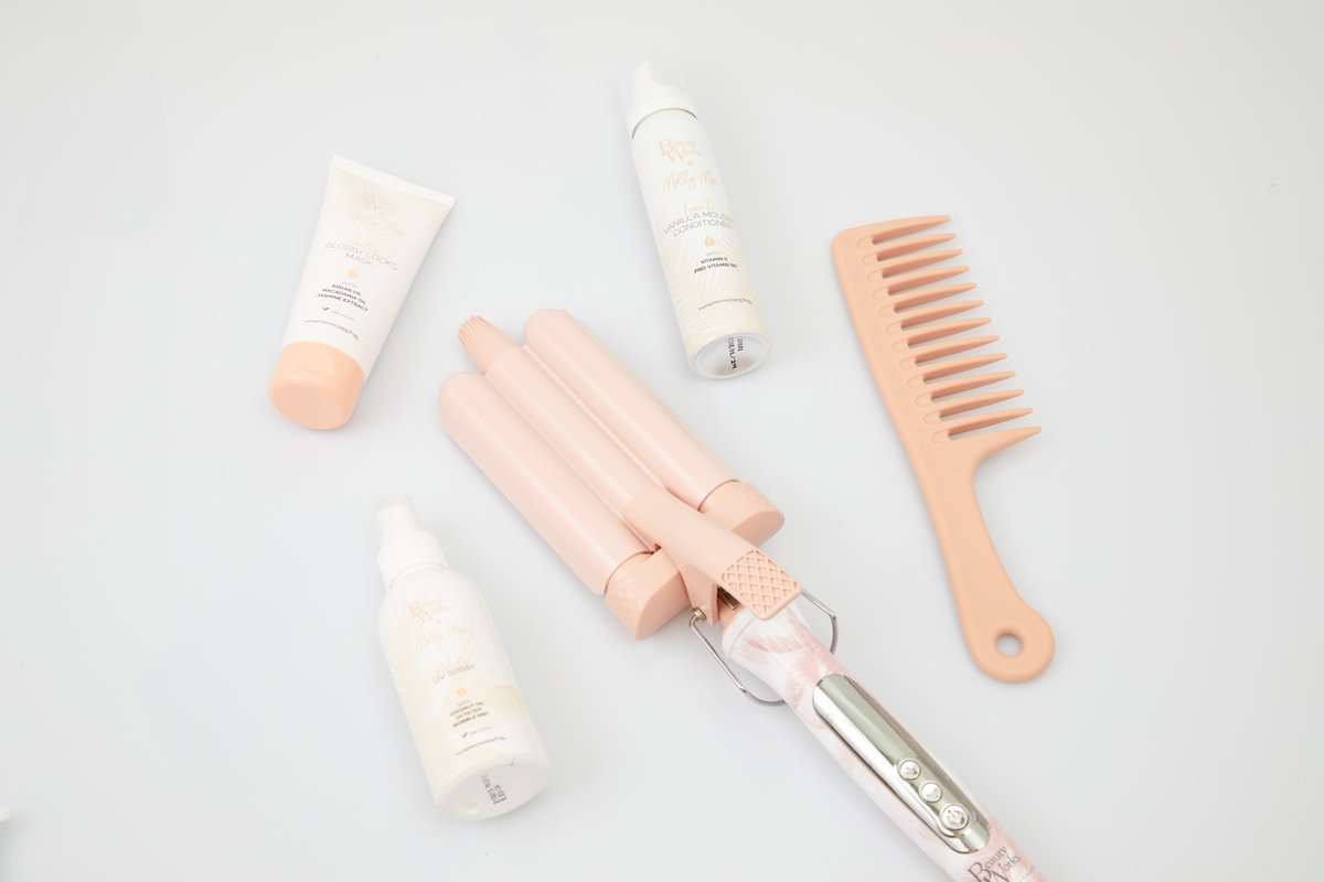 beauty_works's tweet photo. 💕𝐂𝐎𝐌𝐏𝐄𝐓𝐈𝐓𝐈𝐎𝐍 𝐓𝐈𝐌𝐄💕

Upgrade your Summer hair🙌We're giving you the chance to #WIN a Molly-Mae Waver Kit &amp; Gloss Locks Mask🤩To enter:

✨Like &amp; RT this tweet
✨Follow @beauty_works

Ends 13th August 11:59pm T&amp;C's on Facebook #BeautyWorks #Giveaway #Competition https://t.co/GI0lA1Ogvk