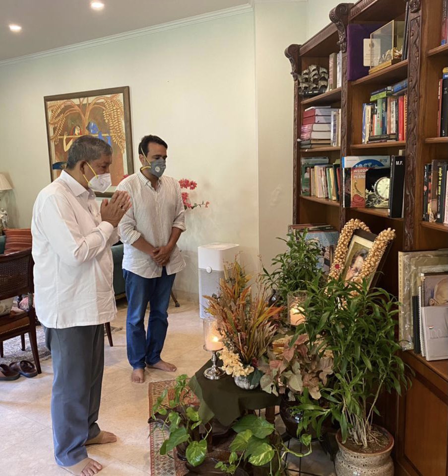 yashrld's tweet photo. उत्तराखंड के पूर्व मुख्यमंत्री श्री @harishrawatcmuk जी ने आज दिल्ली श्री @jayantrld जी के आवास पर पहुंचकर चौधरी साहब को श्रद्धांजलि अर्पित की व जयंत चौधरी जी का हौसला बढ़ाया। https://t.co/LXy1Vzmue9