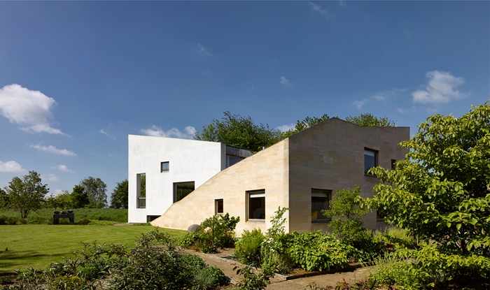 📢Finally and many congratulations 👏👏👏👏to our 2021 Building of the Year #Stonecrop #Rutland by <a href="/FY_architects/">featherstoneyoung</a> #RIBAawards 🏆