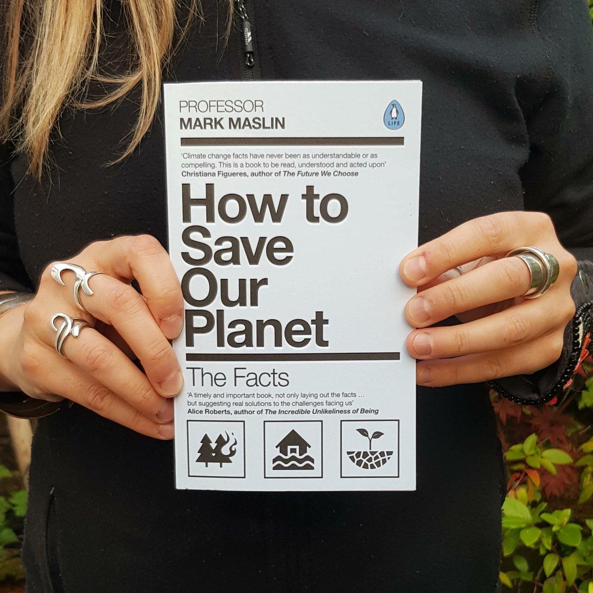 So great to receive this signed copy in the post from my friend and inspiring communicator Prof. Mark Maslin. 

It's super accessible, refreshingly clear and a beautiful book on such a challenging universal issue. 🙏🏻

<a href="/ProfMarkMaslin/">Professor Mark Maslin 👋 𝕏</a> 

#climatechange
#environment