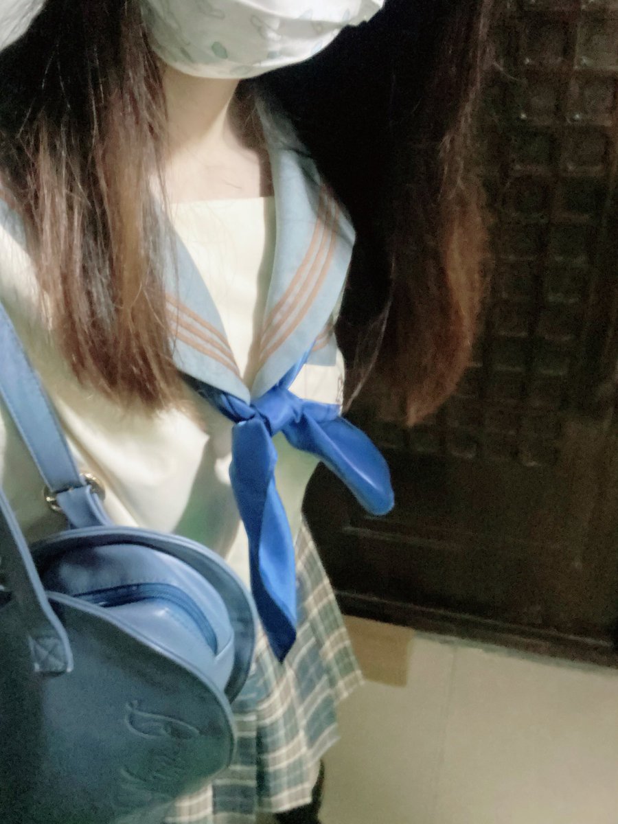 pupubinansuo's tweet photo. 真空出门吃饭了嘻嘻
爸爸在餐厅里直接把手伸到我的裙子里摸豆豆，摸完又直接把手指伸进来，一个多月没有物体进入了，好奇妙的新感觉🥰🥰
然后爸爸在桌上把拉丝的手指给我看了，好害羞555 https://t.co/j2HvStJPTM