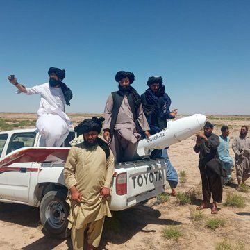 IndoPacificPage's tweet photo. Today, a Mohajer 2N surveillance drone of #Iran Border Guards crashed in Islam Qala district of #Afghanistan while was monitoring #Taliban terrorists. They captured its wreckage. https://t.co/bjEDJ3dhO8