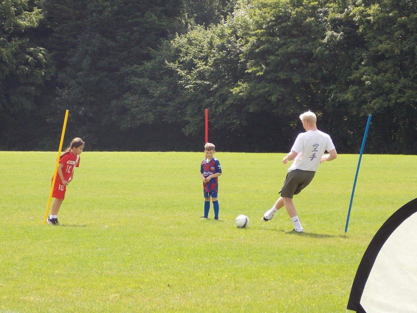 Another great session with Jamie and Lorelei! Working on the importance of SAQ training, different types of dribbling, passing and then finished off with some SAQ shooting! ⚽️🏆😁