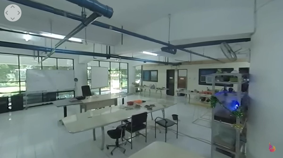 tandry_simamora's tweet photo. Yang selanjutnya ada lab Robotika ,Yah intinya disini yah kyk ngerancang robot gitulah ,Kurang keren apa coba ,Kapan bisa foto langsung disini
#MPKMBAirlines 
#MPKMBIPB58 
#MahardikaCakrabinaya 
#GNRMIPB https://t.co/HtzVm5Ak45