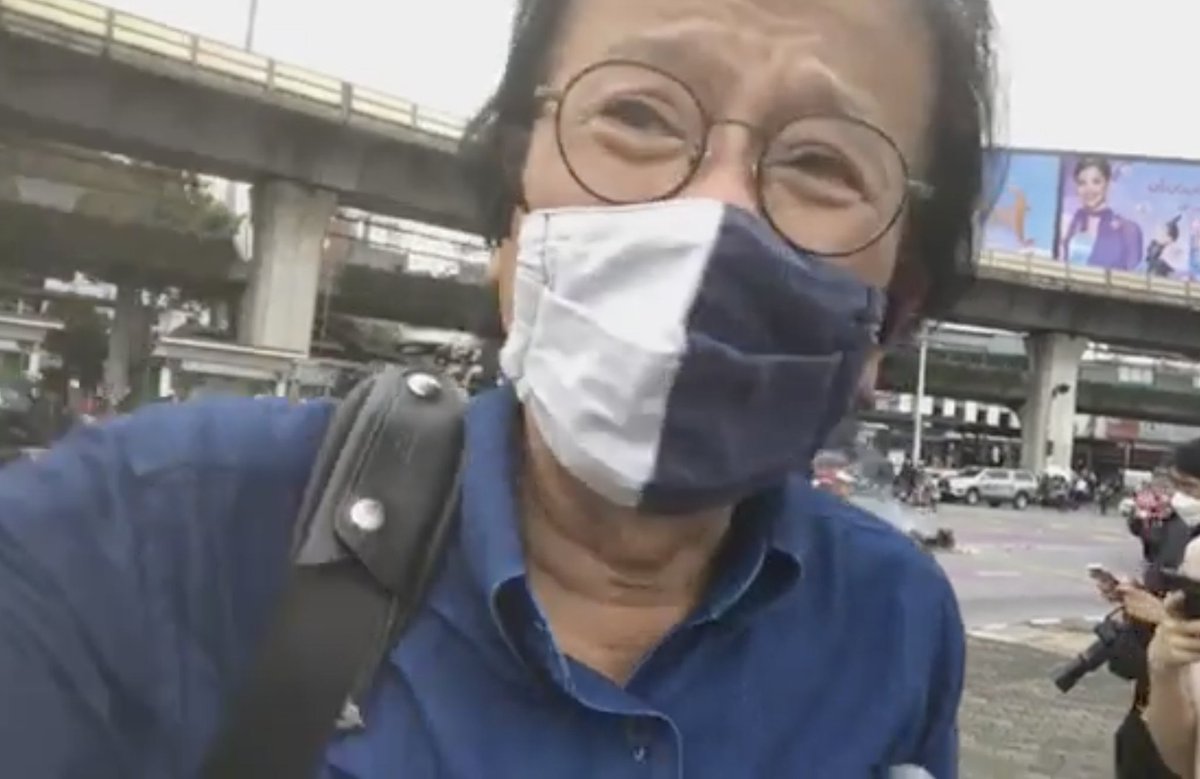 thecatism3's tweet image. " คุณประยุทธ์เองก็พูดว่า ให้มาเรียกร้องกันโดยสงบสันติ พอเขามาเรียกร้อง คุณก็ใช้กำลังปราบปราม มันไม่ควรจะเป็นอย่างนั้น” นพ.ทศพร กล่าวกับ The Reporters  (หมอคนนี้เคียงข้างปชช.ในทุกม็อบเลยจริงๆอะ) #ม็อบ11สิงหา