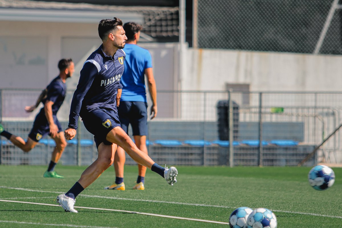 🌡🔥 A temperatura está a subir e a razão é simples: 
Domingo há jogo no Municipal 😍

⚪🔵 #vilanovameuamor #amordeperdicao