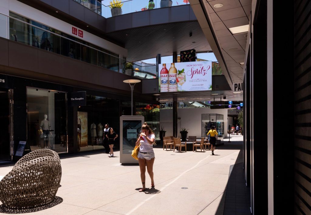 2021 Guide To DOOH In Shopping Malls buff.ly/3iAPqim