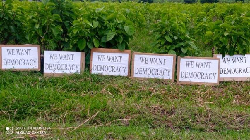 Despite the presence of terrorist forces everywhere, young people in Madara Township protested against the Military dictatorship in any way they can.
#AcceptNUG_RejectMilitary
#Aug11Coup 
#WhatsHappeningInMyanmar