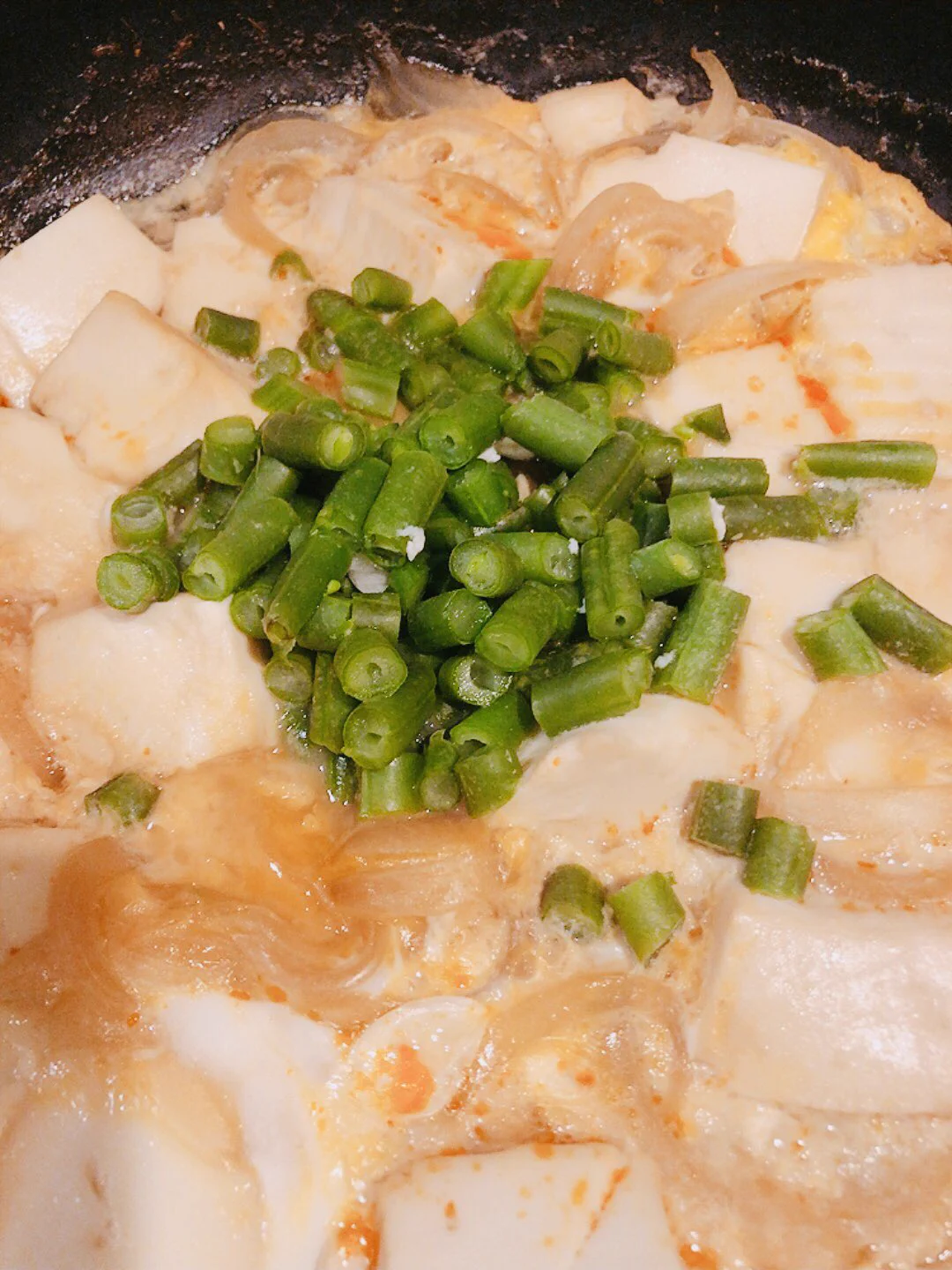 豆腐ふるふる豆腐丼つくった😊
アレンジして玉ねぎも入れて煮てみた
ネギの代わりにインゲン豆を細かく刻んで👍
ちょっと火をいれすぎて半熟じゃなくなってしまった😢
すごく美味しかった💕  