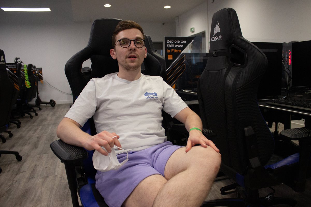 Sacrikiller_Ama's tweet photo. Et ont finit avec @Eikalol ! pas foufou les photos mais j'suis pas un pro en photo j'ai fait ce que j'ai pue 😅 https://t.co/uxS7rwnpbz