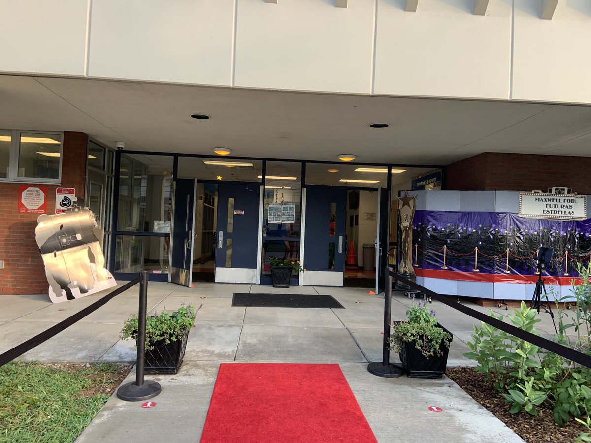MaxwellCougars's tweet photo. Maxwell went Hollywood this morning as we welcomed students back with a red carpet premiere!#somosmaxwell ⁦@FCPSKY⁩ https://t.co/huwgpFpehg