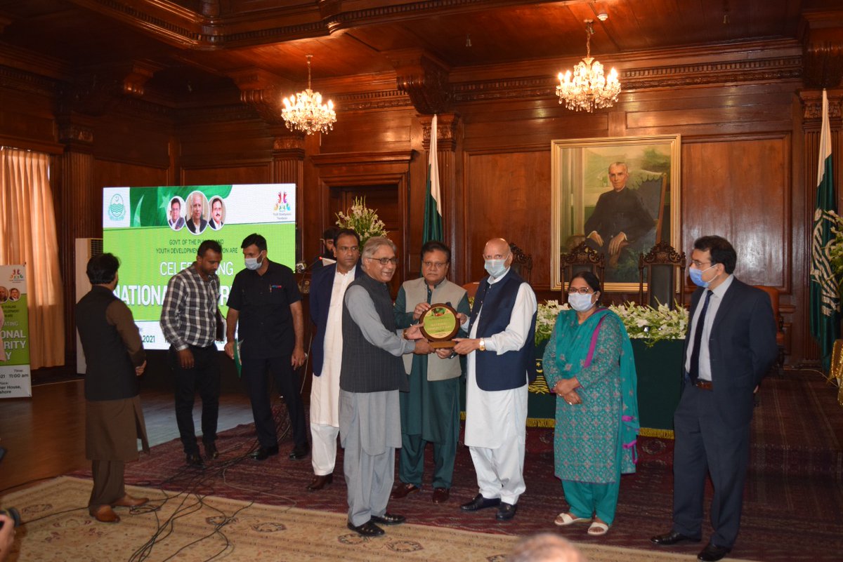 ydfpk1's tweet photo. Peter Jacob Executive Director Center for Social Justice, Receiving his Award of excellence !
#HumSabSePakistan https://t.co/NTlh8AUkcq
