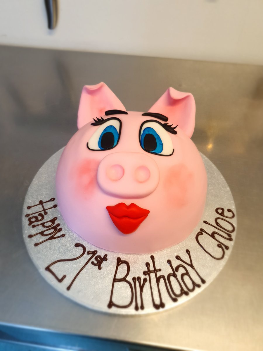 Chococake bake a range of delicious celebration cakes for all occasions in Dorset.

#Cake #Bakes #FirstTMaster

partyuk.com/listings/choco…