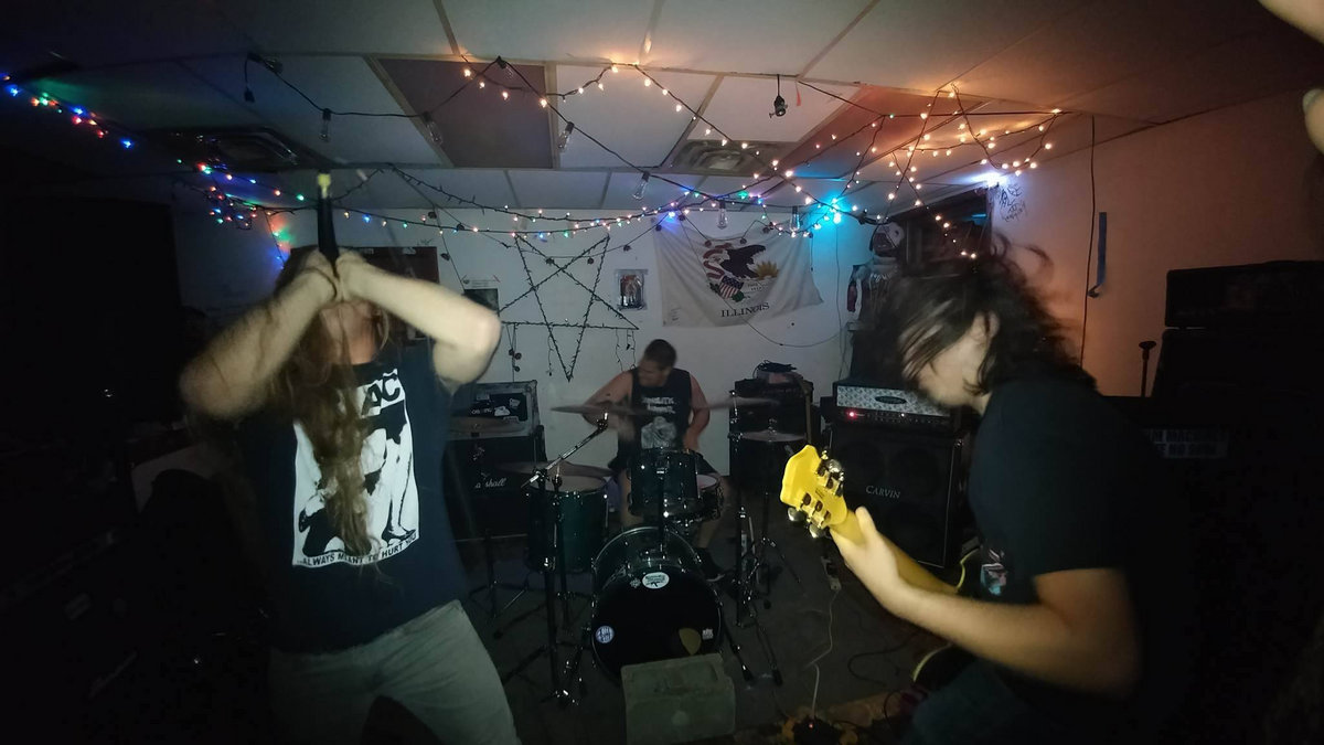 Tmetalicoweb's tweet photo. Brutal masacre sonora-Miércoles Part2:
🇪🇸#CerebralEffusion Brutal #DeathMetal virulento con un gutural cenagoso y un sonido putrefacto; 5ºLp muy esperado!!!
https://t.co/4VPDvrCgKk
🇺🇸#MeltingRot #DeathMetal Grindcore lleno de locura; brutal y directo; https://t.co/RRfyDLqHU7 https://t.co/dkUf8drENa