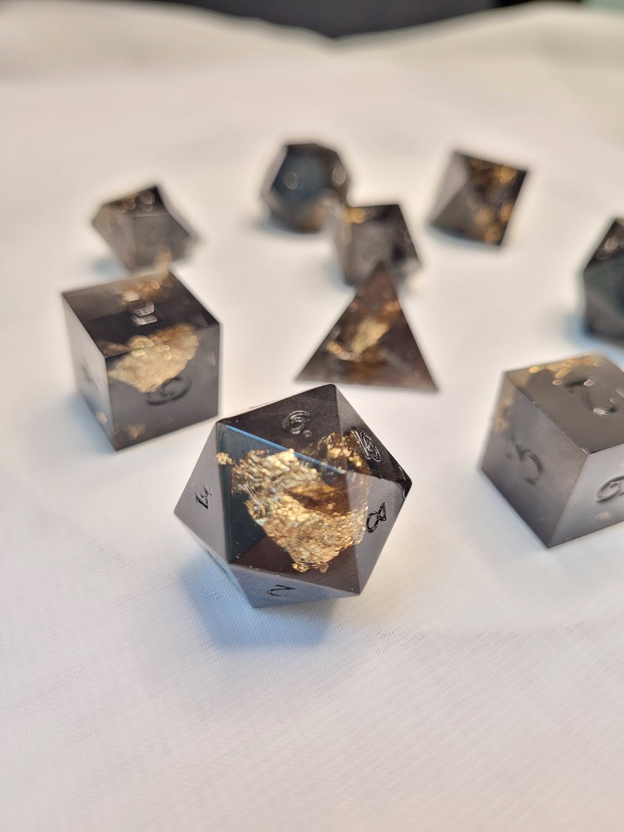 K8SK8DON8's tweet photo. Look at this awesome set of math rocks!!! Im so obsessed with this set. 
#ttrpg #dnd #characterdice https://t.co/g25SOA17Cz