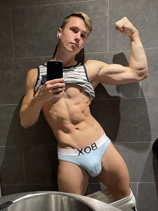 Time for a haircut?? (Starting to feel really strong again) https://t.co/aaz2CRWXuU