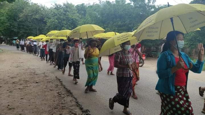 b3rry_y's tweet photo. Evening Protest in various villages of Butalin today. Lot of crack downs everyday and protesters never give up for Democracy.

#AcceptNUG_RejectMilitary
#WhatsHappeningInMyanmar
#Aug11Coup https://t.co/NsUeiPxauh