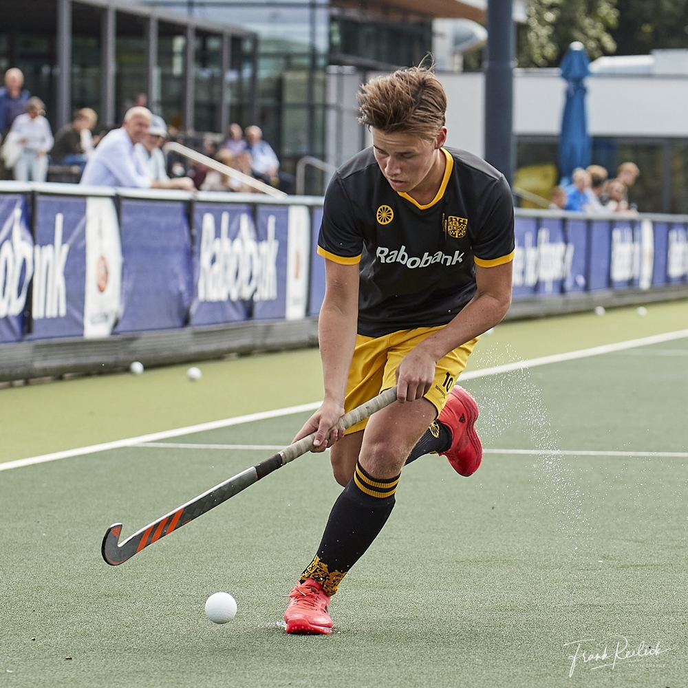 HCDBH1's tweet image. Bent u al bezig met de zaterdag-planning? Hou er rekening mee dat HCDB H1 die dag oefent in het stadion aan de Oosterplas om 11.30 tegen @hdmheren1  Kunt u daarna de stad in, een duikje nemen of een drankje op het terras nuttigen ;-) Het wordt 25 graden. #familiarfaces #newfaces