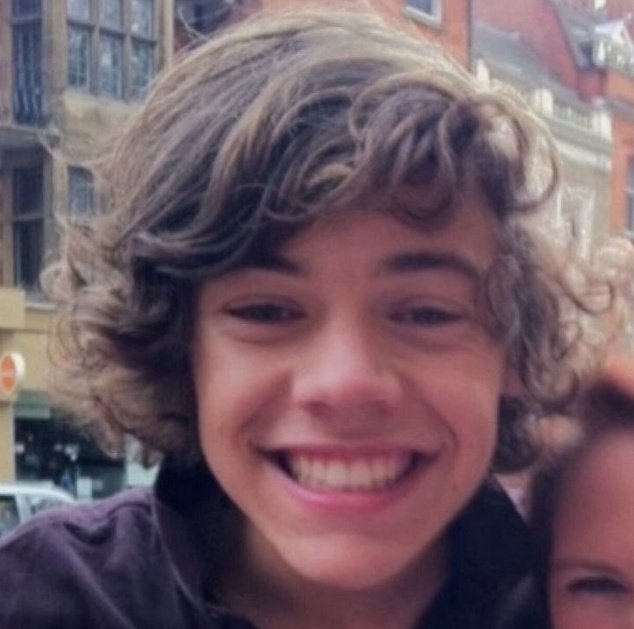 harryaangel's tweet photo. fetus harry è superiore A TUTTO.
cioè, GUARDATE. quanto cavolo è carino, piccolino e tenero😭 #HarryStyles #FetusHarry https://t.co/4WOIXLzCpj