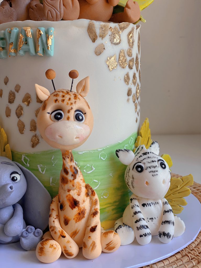 AliZidhna's tweet photo. Jungle themed cake
#animalcake #birthdaycake #cakelovers #maldives #maldivescakes #bakinginmaldives https://t.co/8H4ieZ4vmd