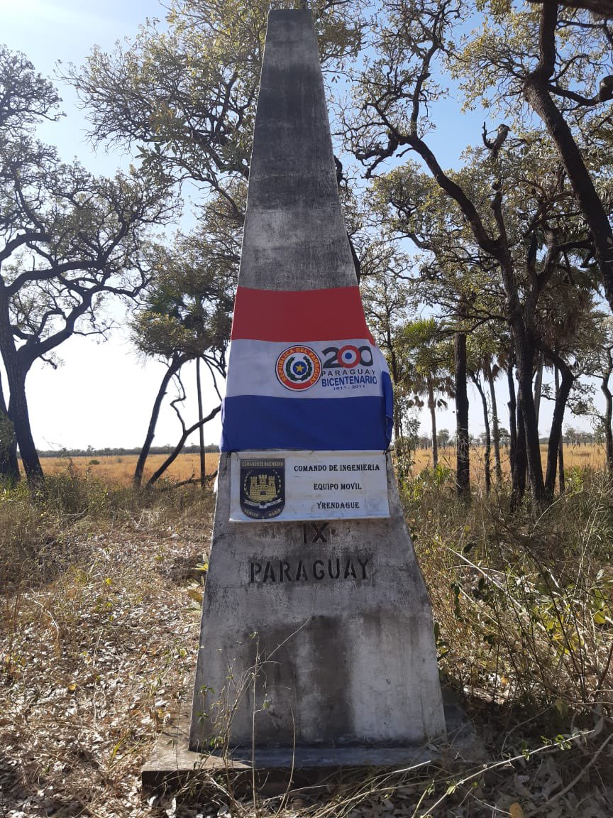 ArnoldoWiens's tweet image. Se llegó al Hito IX con la limpieza y apertura de la línea de frontera seca entre Paraguay y Bolivia. Falta poco para culminar este trabajo entre el Comando de Ingeniería, la @cndl_mre y el @mopcparaguay