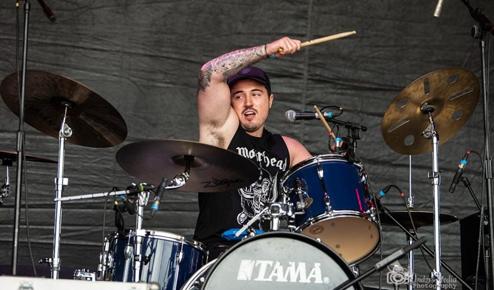 Check out this review from Derby Rock and Blues Custom Show last weekend! 🤘🖤

"The south wales boys had one of the biggest crowds of the weekend on the outdoor stage and their hard and heavy set did not disappoint"

"Vocals and riffs to split your soul"

metalplanetmusic.com/2021/08/gig-re…