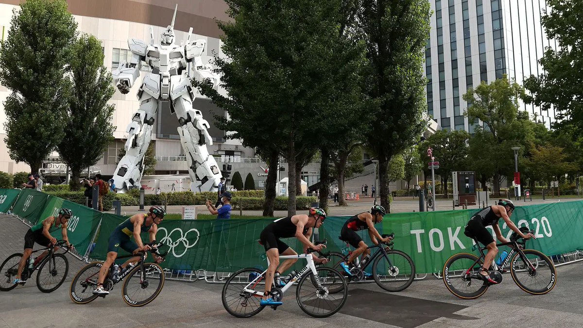 Gunpla_Mecha's tweet photo. One of my favorite things to come out of the Tokyo @Olympics , is the 1:1 Unicorn Gundam statue in the background . https://t.co/I3sqaj5LlP