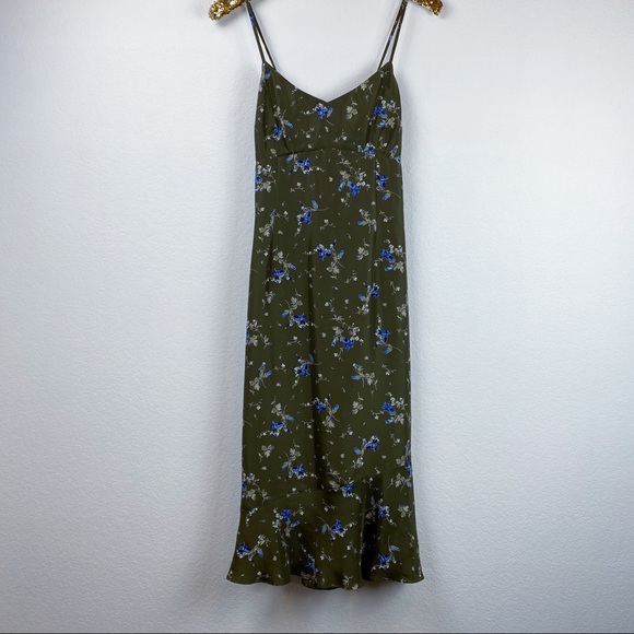 JenniferStadle5's tweet photo. So good I had to share! Check out all the items I'm loving on @Poshmarkapp #poshmark #fashion #style #shopmycloset #express #vintage #hudsonjeans: https://t.co/3auGoiHXWv https://t.co/BpwFJRcgaG