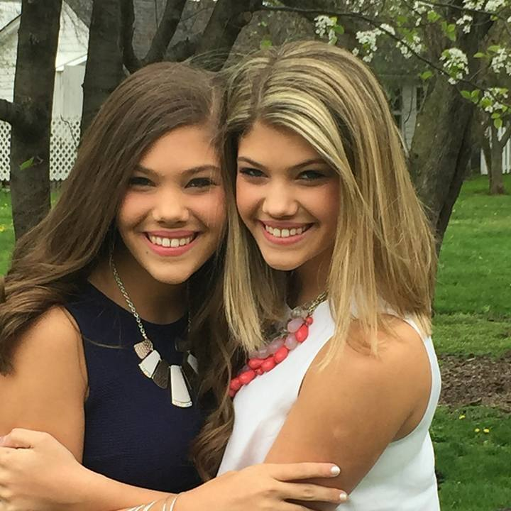 hdpr2016's tweet photo. #mytwinfriends #AbbiColvin #SarahColvin #hotbrunettes #hotsmiles https://t.co/rZ9JX4l3p5