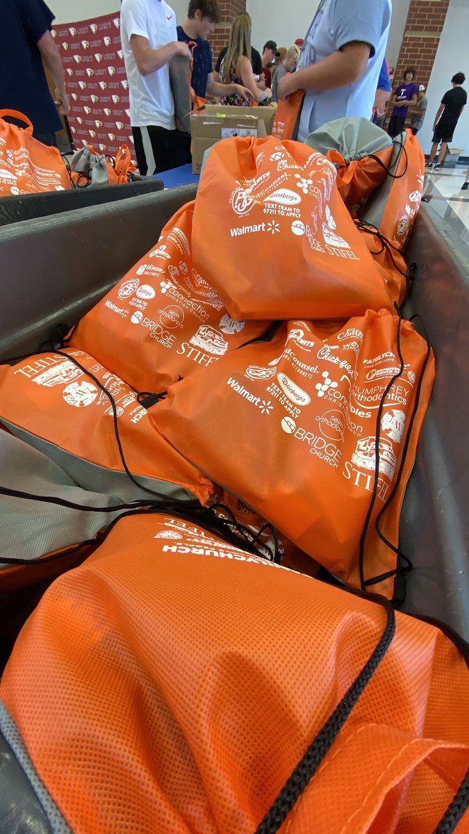 WSDinfo's tweet photo. Preparation for the Back-To-School Fair Drive Through is underway! Free school supplies for students in need will be available this Saturday morning at @WSDLibertyHS.
More info: https://t.co/snY3DuD6LM
#WeAreWentzville #WSDcommunity https://t.co/aBrC8BMh1g