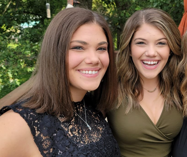 hdpr2016's tweet photo. #mytwinfriends #AbbiColvin #SarahColvin #hotbrunettes #hotsmiles https://t.co/rZ9JX4l3p5
