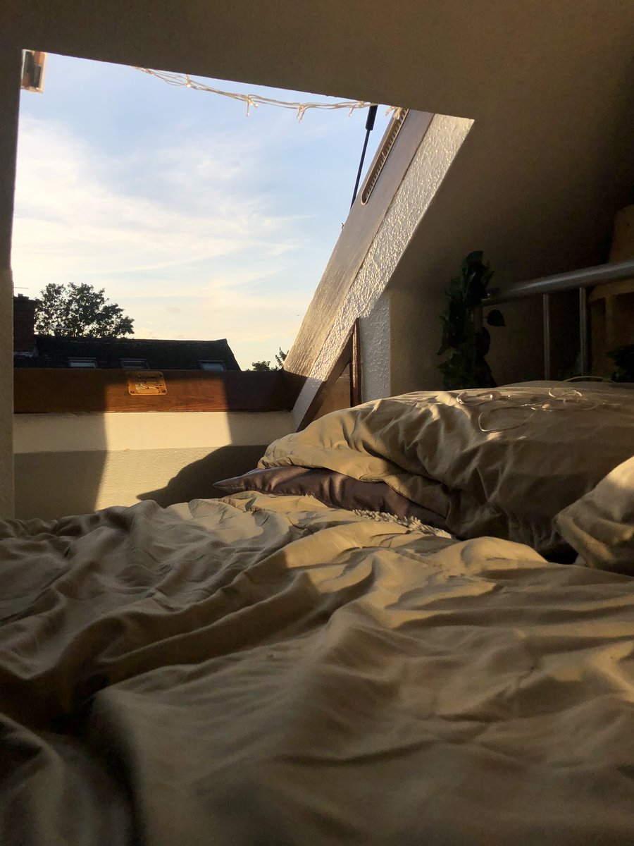 PeachyPics's tweet photo. olive sheets &amp; the hoodies which belong to the one i adore on my pillow <3 https://t.co/MYoU2U5GBI