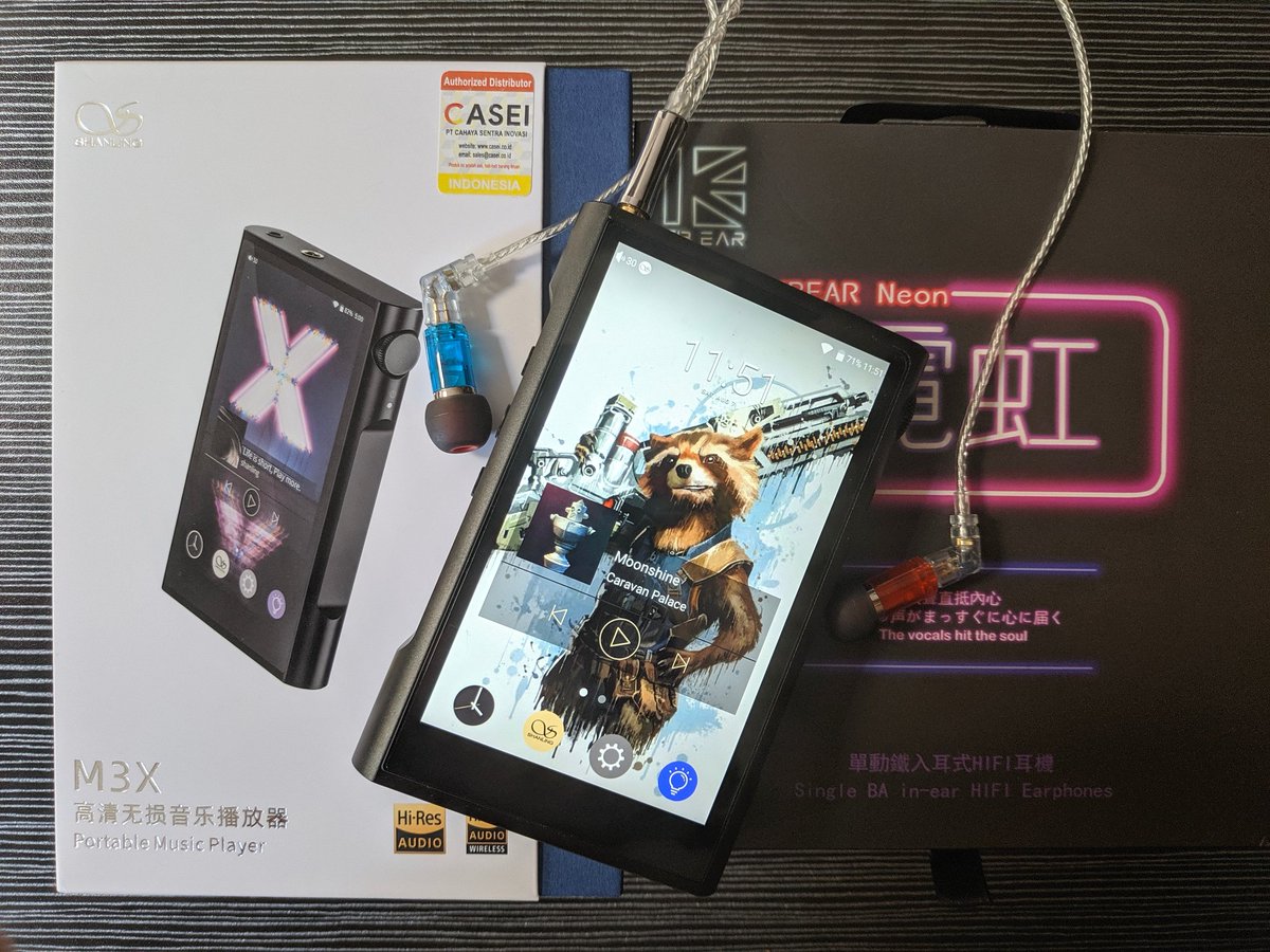 HolyRaven_'s tweet image. So I managed to get Shanling M3X as my new audio player since the old one is broken.
It's sounds really good compare to the old one.
Very happy bout it.
I pair it with KB EAR Neon. I think that's the best pair✨

#audio #digitalaudioplayer #shanling