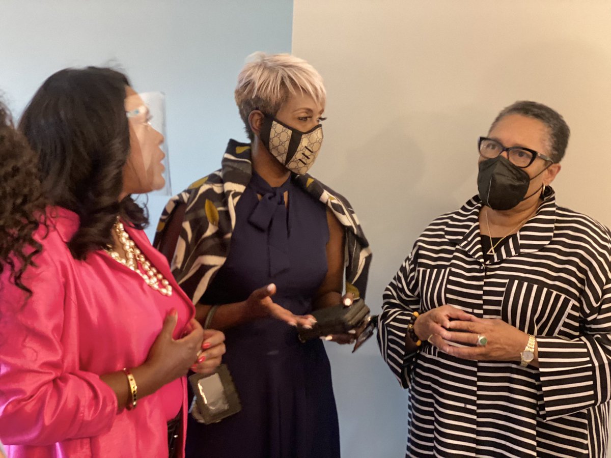 RepTerriSewell's tweet photo. Our day began with a tour of the Villas at Titusville right here in Birmingham!

Ensuring access to quality, affordable housing must be a TOP priority. I will continue to fight for federal resources and I know that under @POTUS &amp; @SecFudge, @HUDgov is in the best possible hands! https://t.co/KF5d3bncdX