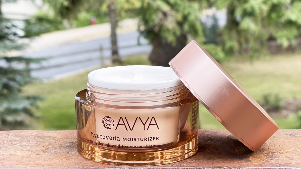 Restore and renew your skin with Avya's Hydroveda Moisturizer — an antioxidant mixture with Hyaluronic Acid and Snow Mushrooms that will even your skin tone and enhance skin elasticity. Translation: a miracle product. cur.lt/7teln4anx