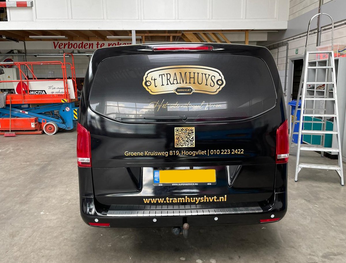 Autobeletterd's tweet photo. De #Mercedes #Vito van ’t Tramhuys uit #Hoogvliet is met deze gedeeltelijke #carwrap een rijdend visitekaartje geworden, dat helemaal aansluit bij de huisstijl van het bedrijf.
Ook een #autobelettering die aansluit bij de huisstijl van je bedrijf? https://t.co/wfpa3war1z https://t.co/V8SMHtcSvL