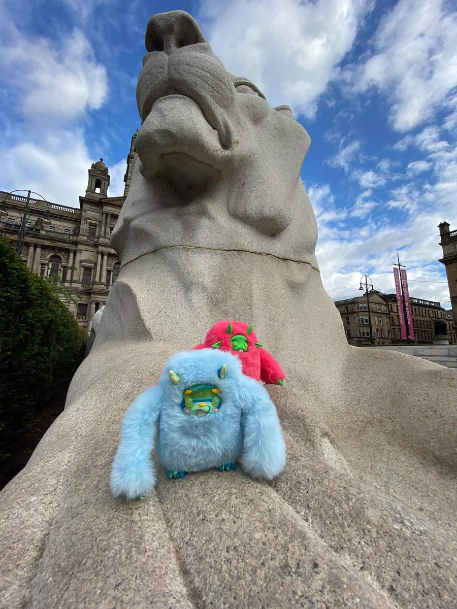 These little baby #yokai were enjoying the sun at George square in #Glasgow yesterday #handmade #arttoy #designertoy #artist #art #toyphotography #Scotland #artistontwittter #artontwitter #TwitterArt