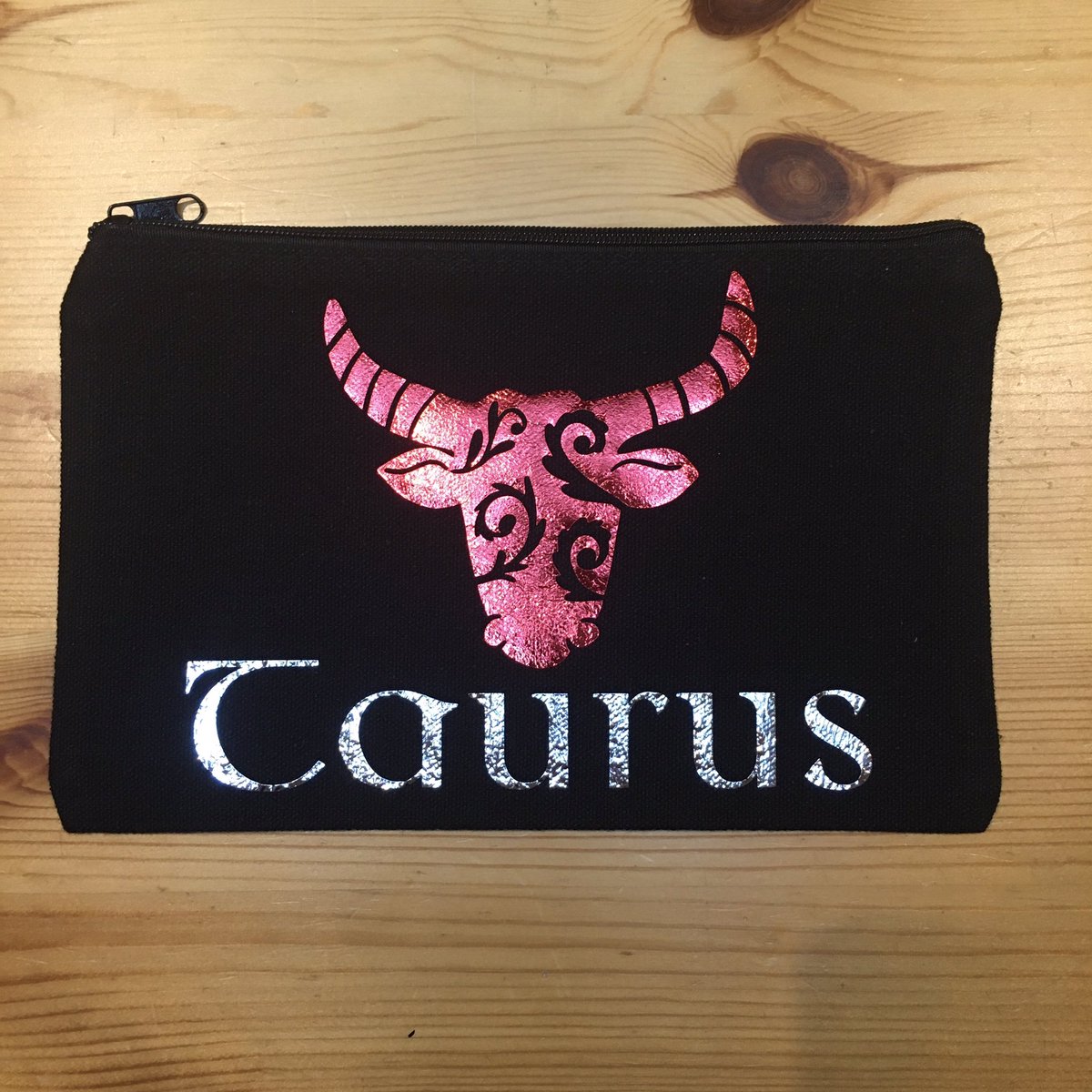 GeekbyGek's tweet photo. Alright! Here’s the last of the zodiac pouches. I still really love how they came out. #zodiac #zodiacsigns #taurus #tauruszodiac #virgo #virgozodiac #libra #librazodiac #sagittarius #sagittariuszodiac #cancer #cancerzodiac #star mustard #constelations #celestial #pencilcase https://t.co/0nvfoLEn9s