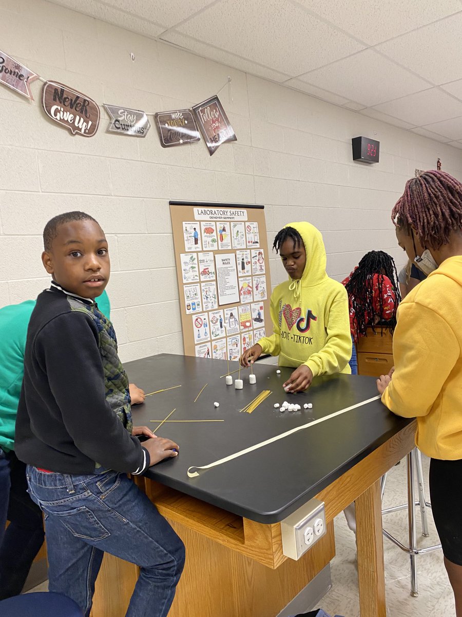 sloanscienceOMS's tweet photo. Team building in Sloan Science! Who will build the tallest marshmallow tower?? https://t.co/huioYEZWhY