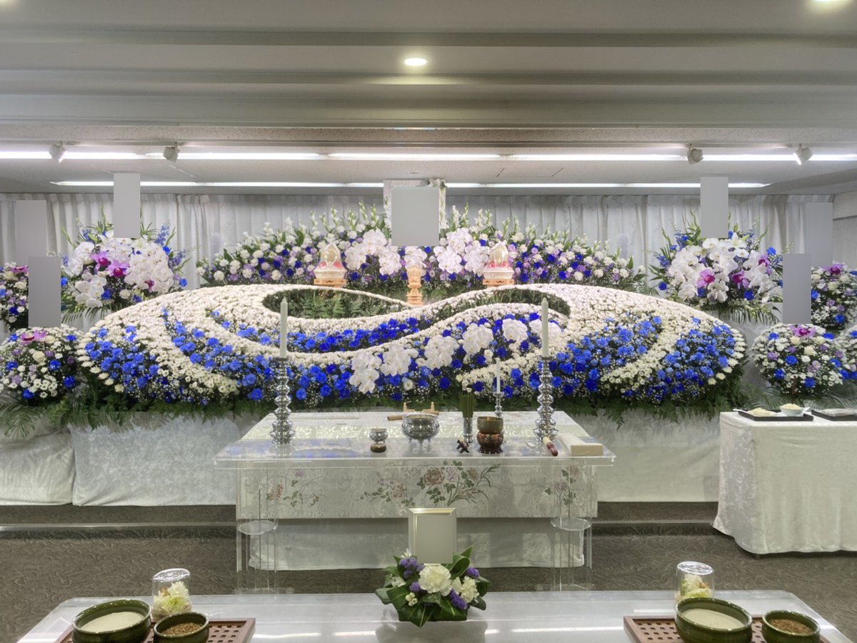 安心価格宣言！！
花家族の株式会社えにしです。事前相談・事前見積強化中！
お気軽にお問い合わせください！一都三県対応!  (link: enisi.co.jp) enisi.co.jp                                      
本日の施行風景  板橋区 戸田葬祭場 光の間です。