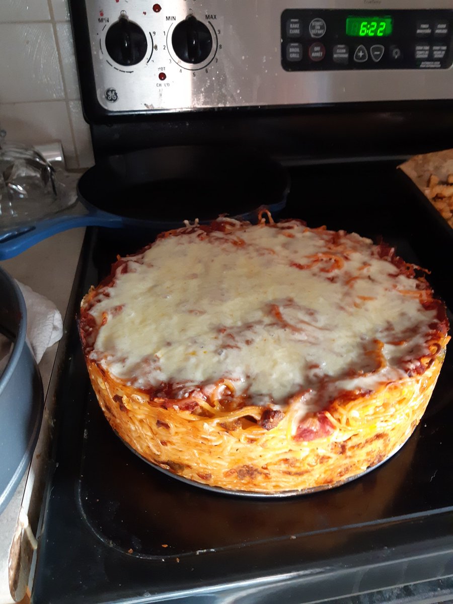 Who wants me to cook for them 🤩
Made a delicious spaghetti cake for my sister's birthday!
#procook #bakingismypassion #VTuberEN