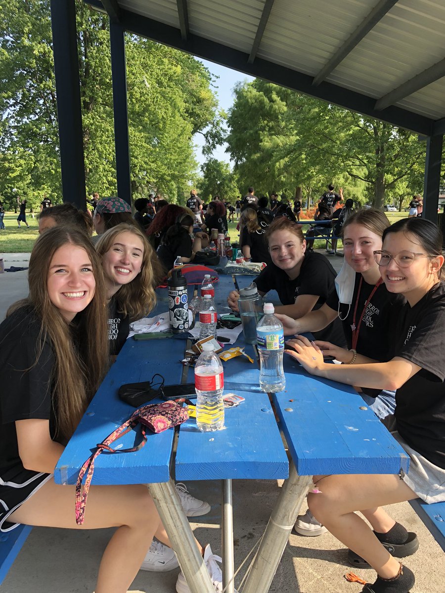 HerronHighIndy's tweet photo. ACHAEAN CLASS OF ‘22!! You made it to your Senior Year - we can’t WAIT to see how you rock it! #GoAchaeans #SeniorRetreat #MLKPark #HHS22 https://t.co/GA8ByMe93W