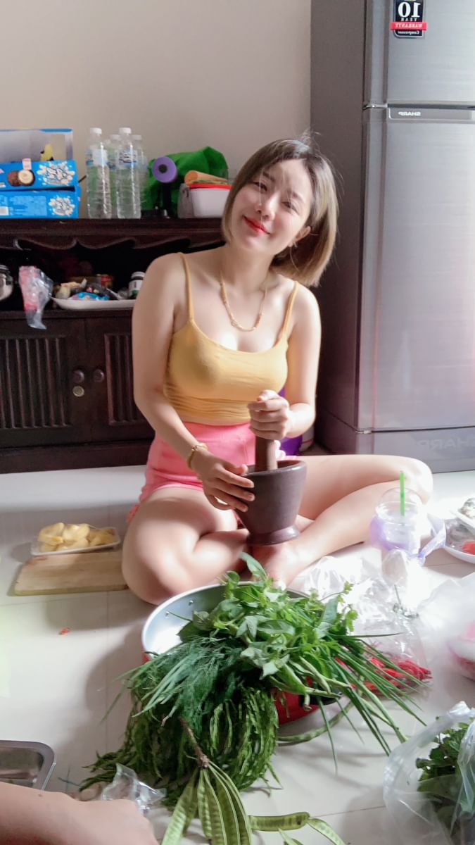 kunnaipraw's tweet photo. วันนี้เดี้ยนรับบทเป็นคนรับใช้1วันจร้า ตำส้มตำแบบหัดทำเอง จะอร่อยไหมก็อีกเรื่องนึงนะ55 https://t.co/gf5hkgPeGh