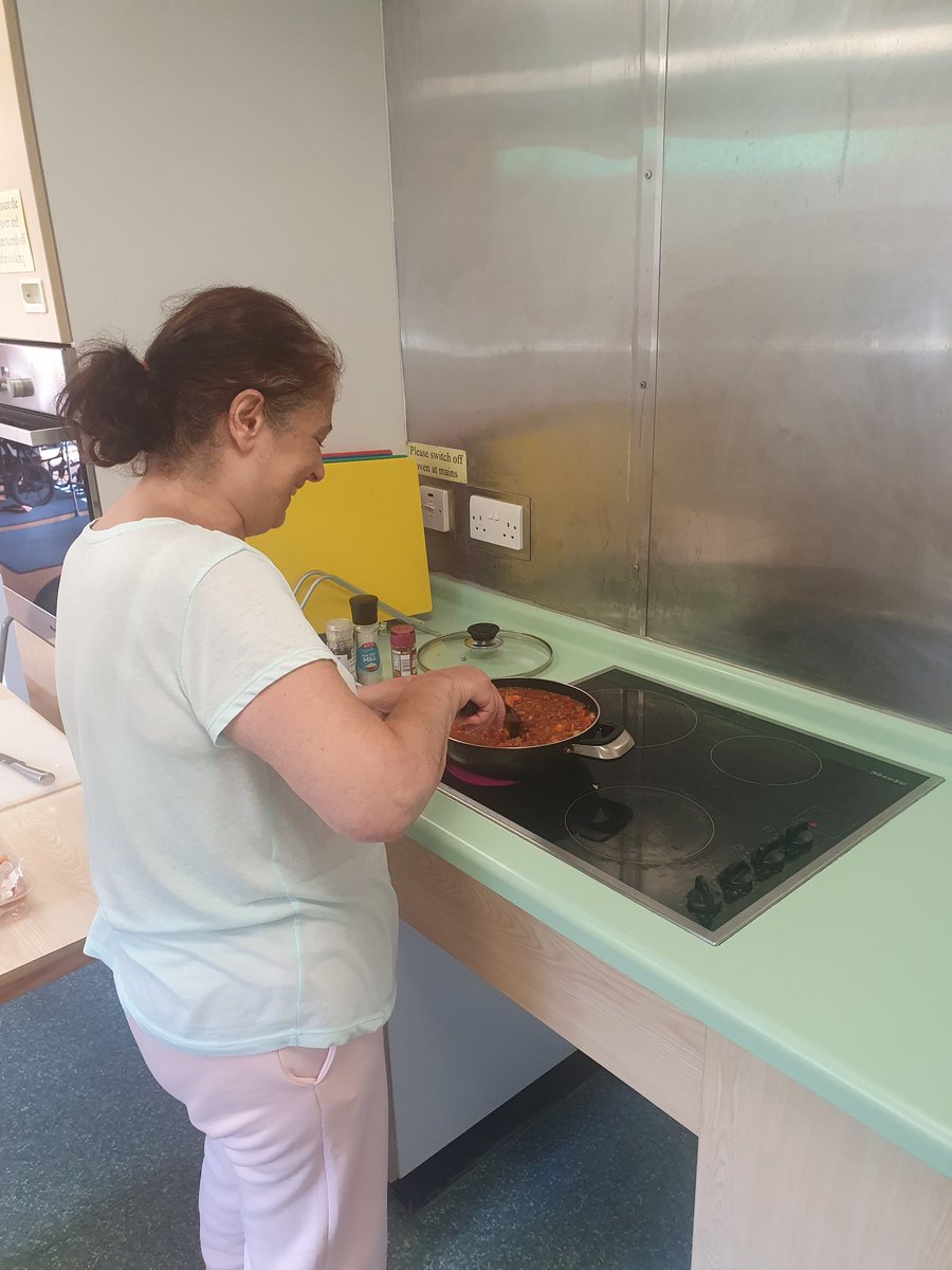 Mrs B cooking up a storm on her last day of rehab. Goal to cook a meal for her family ✅  <a href="/nadiaslt/">Nadia Jeffries</a> <a href="/RFL_NRC/">RFNeuroRehabCentre</a> <a href="/RFTherapyTeam/">RFTherapyServices</a> <a href="/gilroy_shauna/">Shauna Gilroy</a>